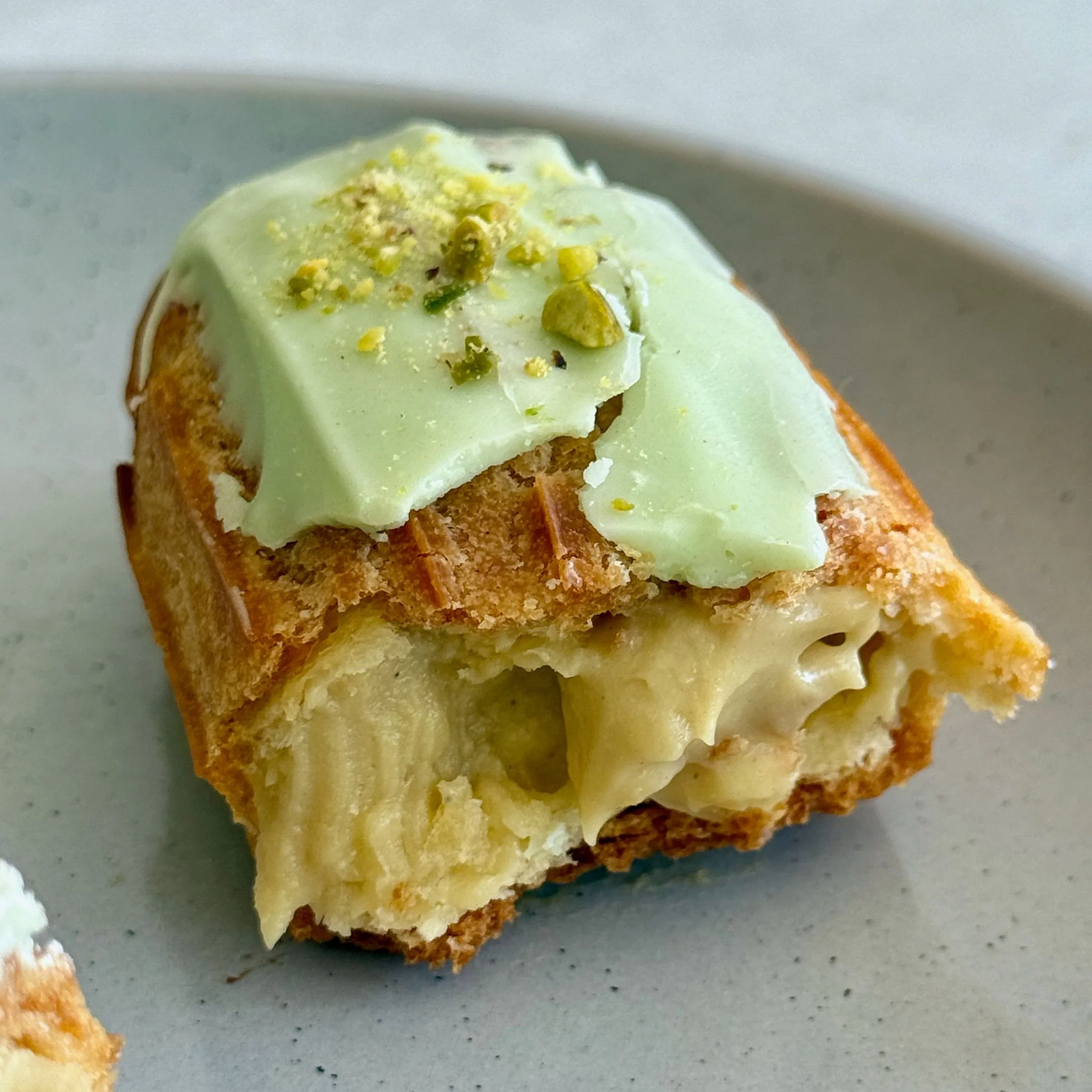 Pistachio Éclair - Image 4